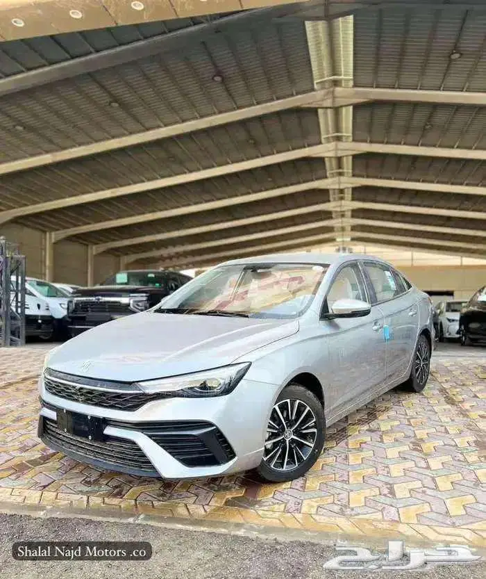 ام جي 5 2025 ستاندر الشكل الجديد
