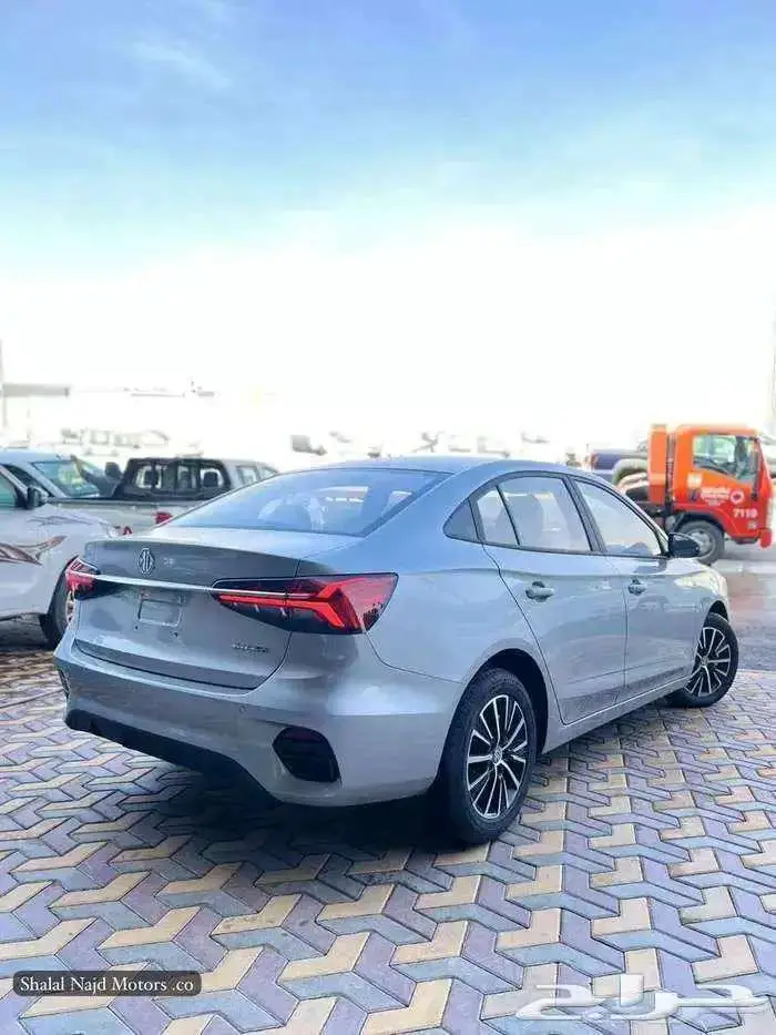 ام جي 5 2025 ستاندر الشكل الجديد